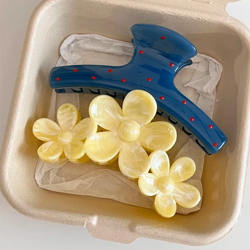 Pinza para el pelo estilo coreano con lunares delicados, elegante pinza para el pelo con diseño de flor de girasol 3D en degradado amarillo cremoso, pinza para el pelo tipo tiburón para peinados recogidos.