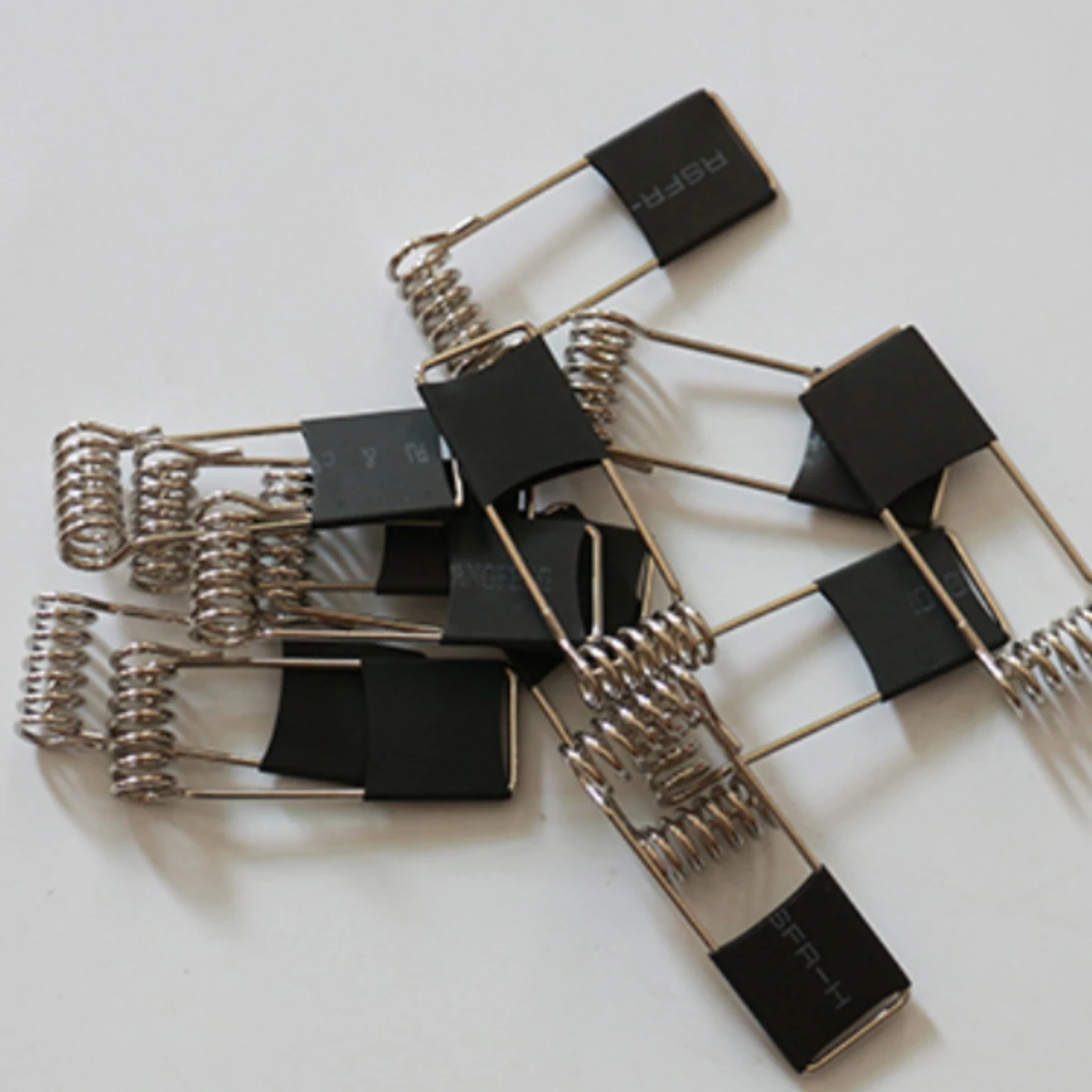 50pcs Adjustable Black/Blue Plastic Ceiling Lamp Covers Steel Panel Clamp Spring Clips for LED Lights Multiple Sizes (40mm-60mm)