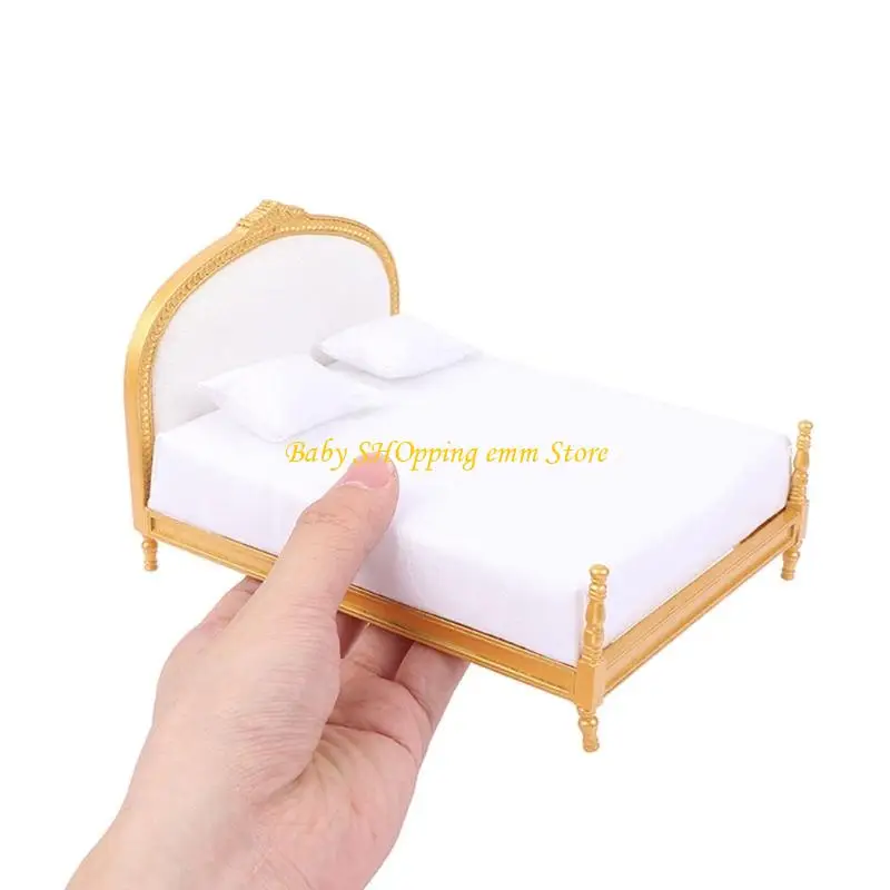 

23GD Превосходная миниатюрная мебель для спальни, золотая кровать, реалистичная тканевая отделка, масштаб 1:12