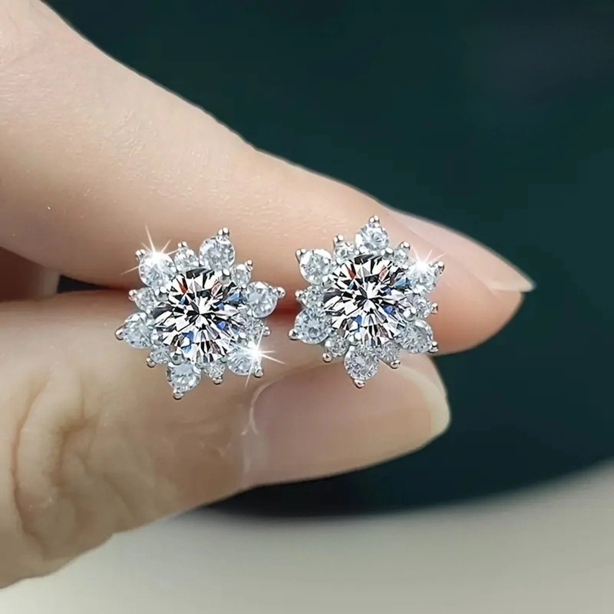 Sparkling Snowflake Earrings Women's Minimalist Synthetic Zirconia Winter Christmas Jewelry Suitable for Daily Wear Party Gifts