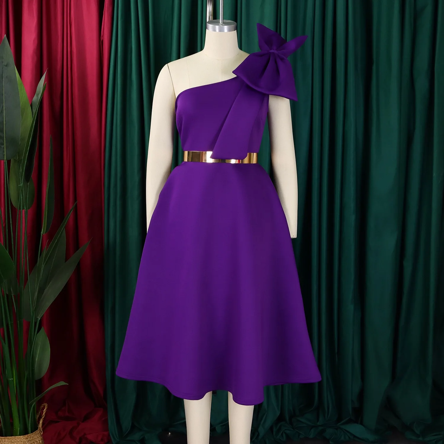 Luxus Kleider für Frauen Eine Schulter Bogen Dekorieren Ärmellose Hohe Taille EINE Linie Mittlere Waden Elegante Hochzeit Party Abendessen Vestido