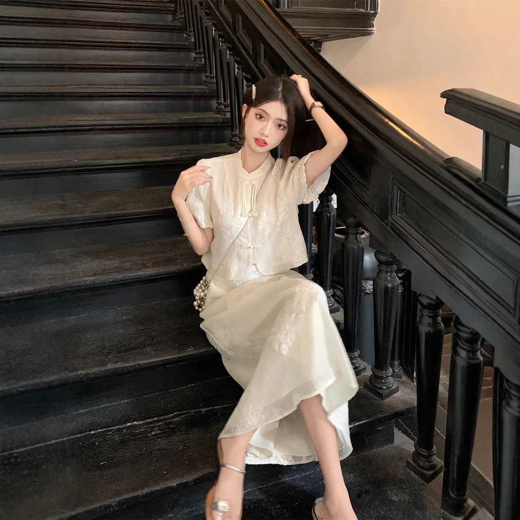 

A complete set of tea themed outfits with French retro and high-end feel new Chinese style dresses and accessories