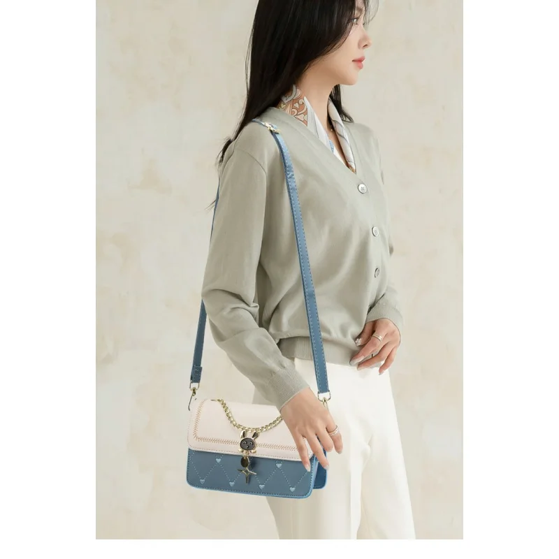 

Modern Elegant Pouch With Chain For Ladies For Versatile Day To Night Sophisticated Carry