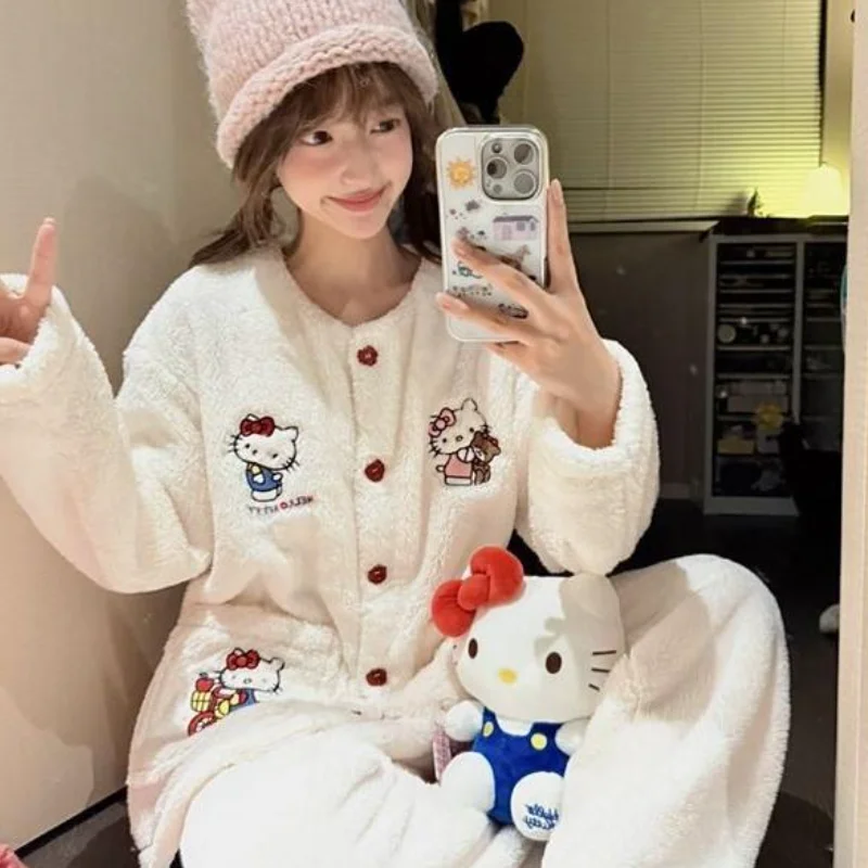 

Комплект домашней одежды Sanrio Hello Kitty: пижама из кораллового флиса для женщин, утепленные брюки для сна, новая зимняя коллекция, мультяшный дизайн, утолщенные, теплые, для студентов