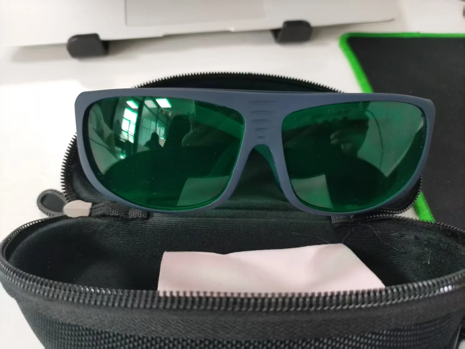 Sample Special 30% Discount Laser Safety Goggle for 650nm