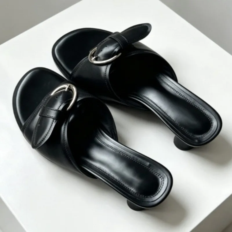 Fashion Metal Buckle Design Wide Strap Mules Sandals Women Elegant Round Toe Open Toe Chunky Slide Sandals Street Style Slippers