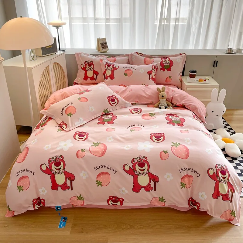 Imagem -02 - Disney-strawberry Bear Mouse Bedding Grupo Cartoon Print Sheets Folha de Poliéster Colcha Quilt Grupo Presente de Natal Pcs