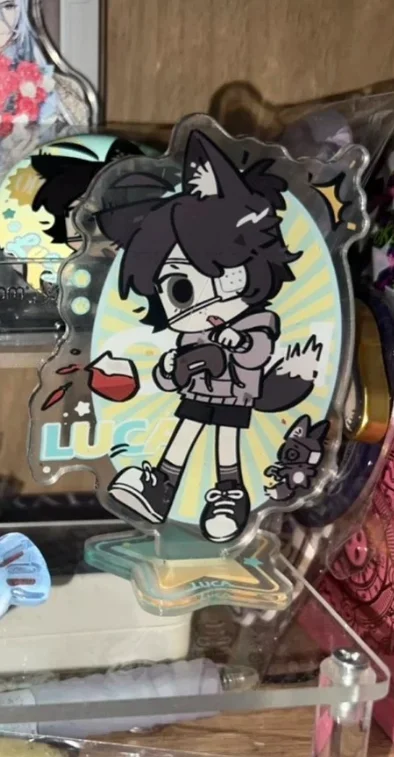 Пятая личность: вокруг опасных мелких животных, заключенных, найманности, украшения стола для друзей в аниме.