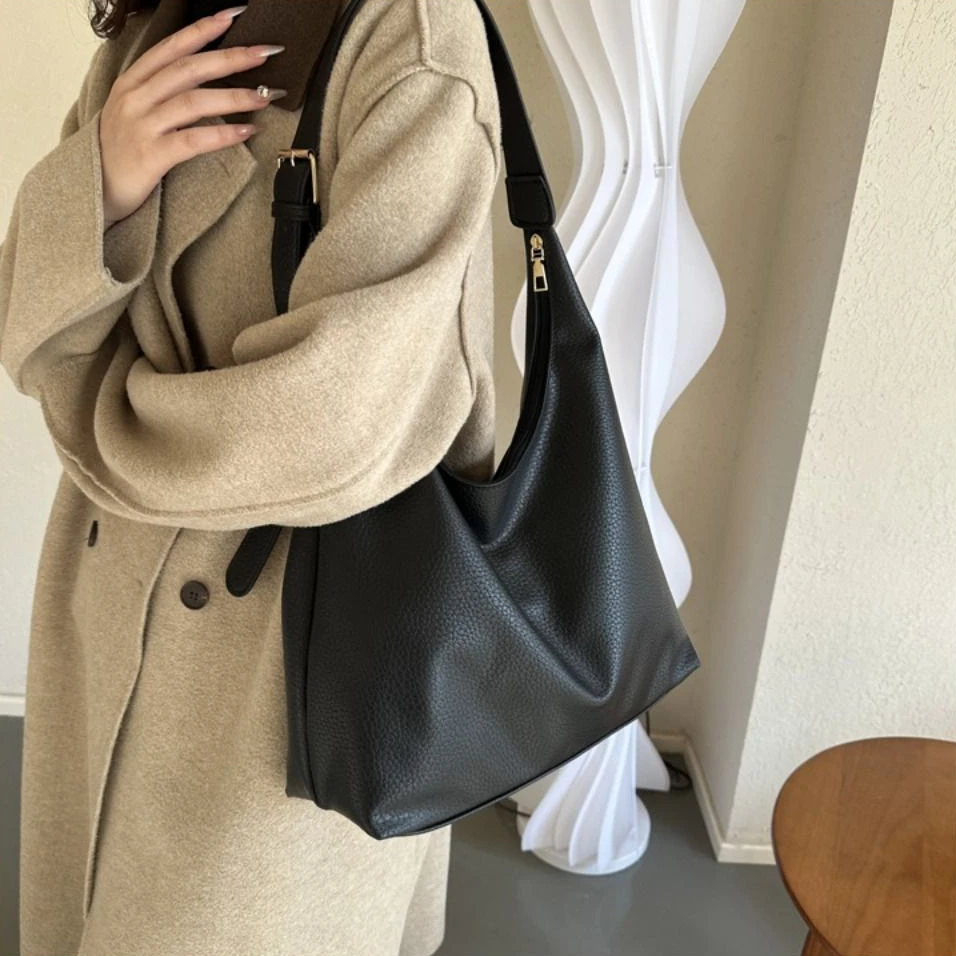 

Trendy Designer Leather Tote Bag Casual High Capacity Shoulder Bag Simple Messenger Commuting Sling Bag Handbags