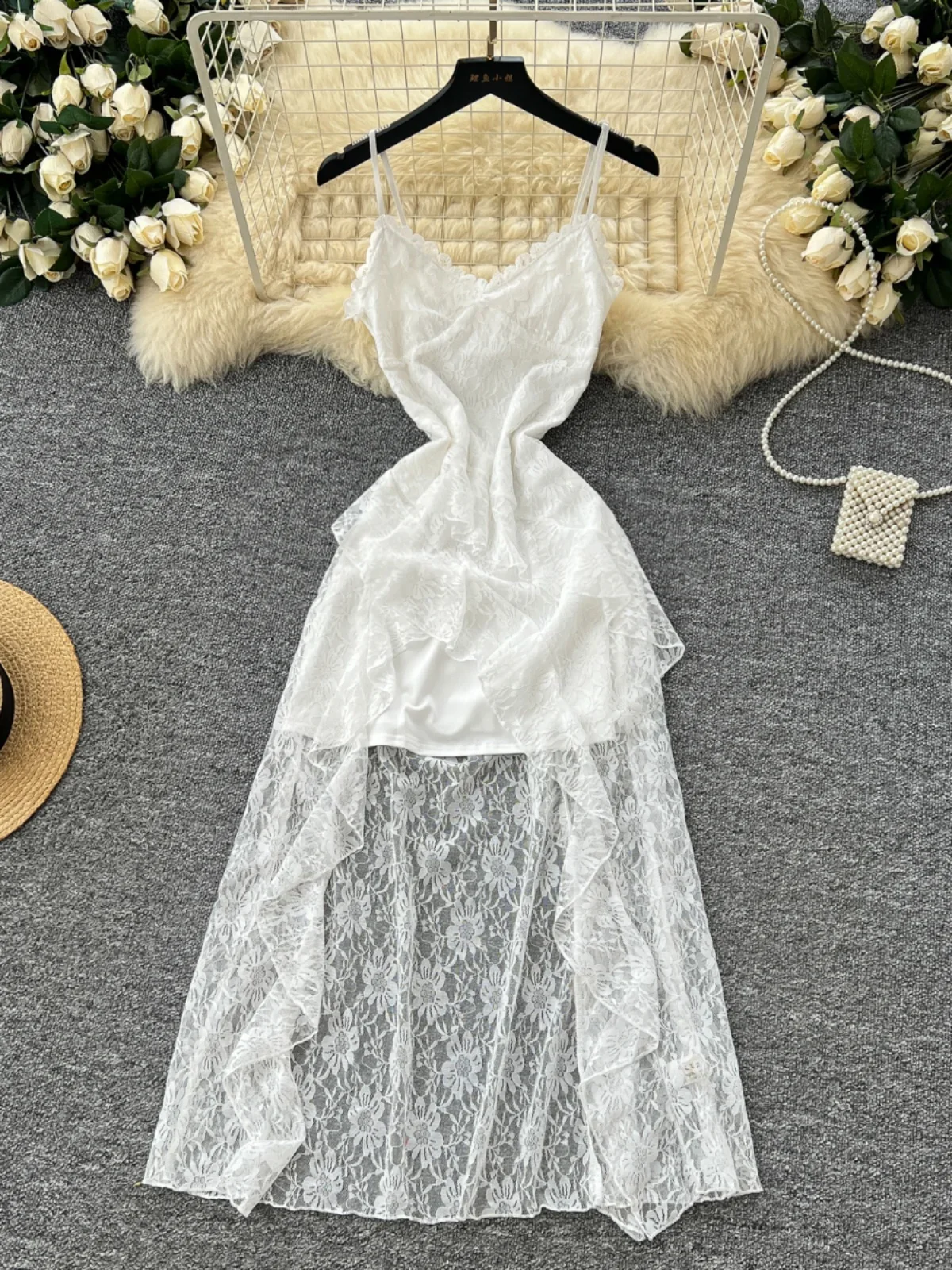 Foamlina Vintage White V-neck Sling Dress 2024 New French Celebrity Sexy Suspender Split Lace Ruffle Edge Holiday Dress Bohemia