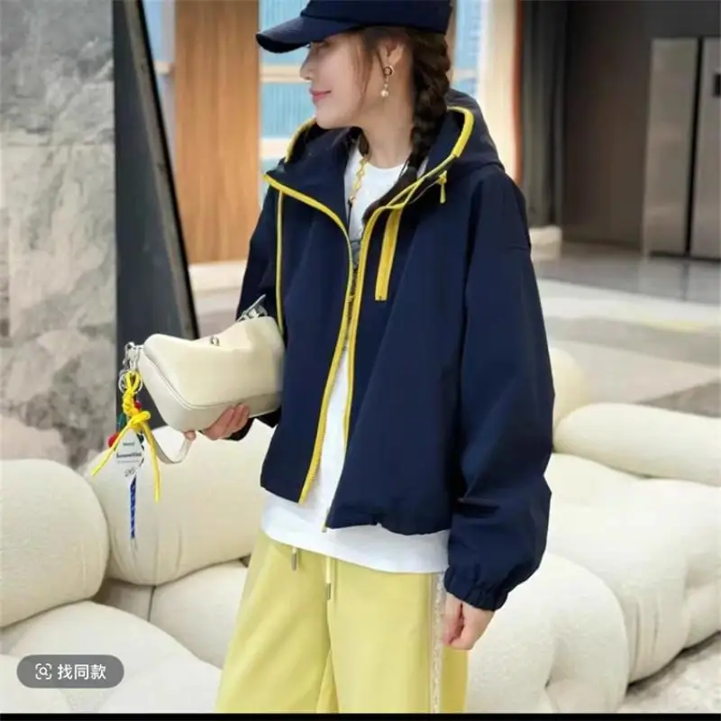 

Короткая женская куртка весной 2023 года, модный дизайн с капюшоном на двойной молнии, повседневный и свободный топ