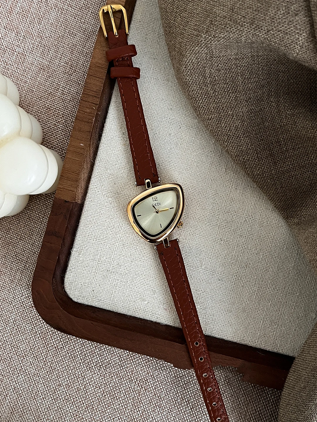 Jam Tangan Wanita Mewah dengan Dial Segitiga Tidak Beraturan dan Tali Kulit, Hadiah untuk Wanita, Jam Tangan Kronograf