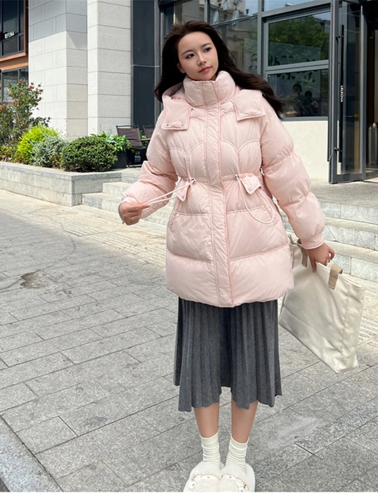 2025 한국 버전 패션 겨울 신상 다운 재킷 여성용 중간 길이 후드 허리 슬림 화이트 덕 다운 캐주얼 코트