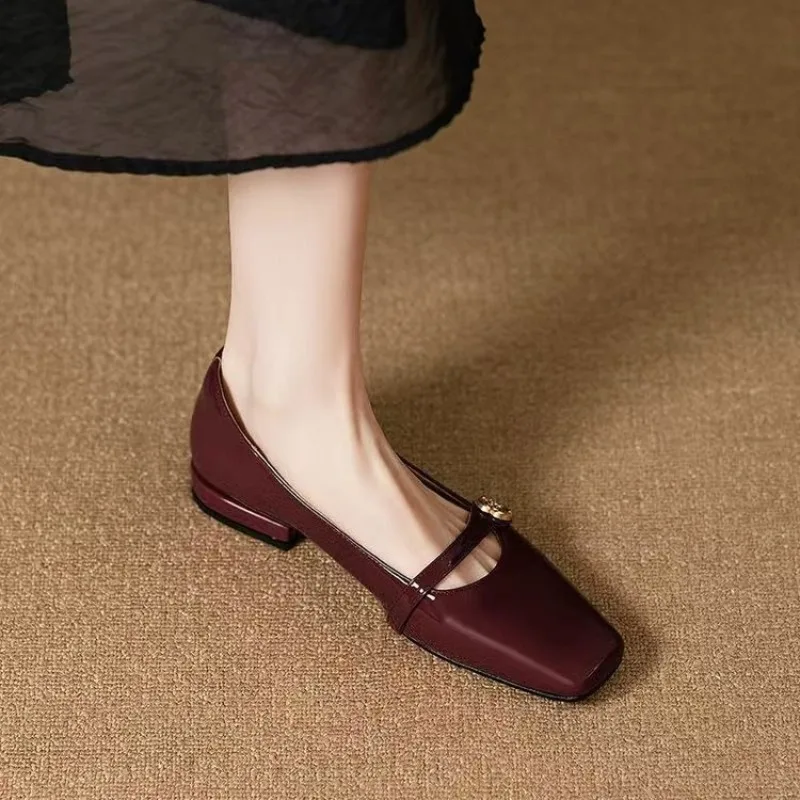 

Модные туфли-лодочки Мэри Джейн на низком каблуке, весенне-осенняя офисная женская обувь, неглубокие лоферы без шнуровки с квадратным носком, повседневная женская тонкая обувь