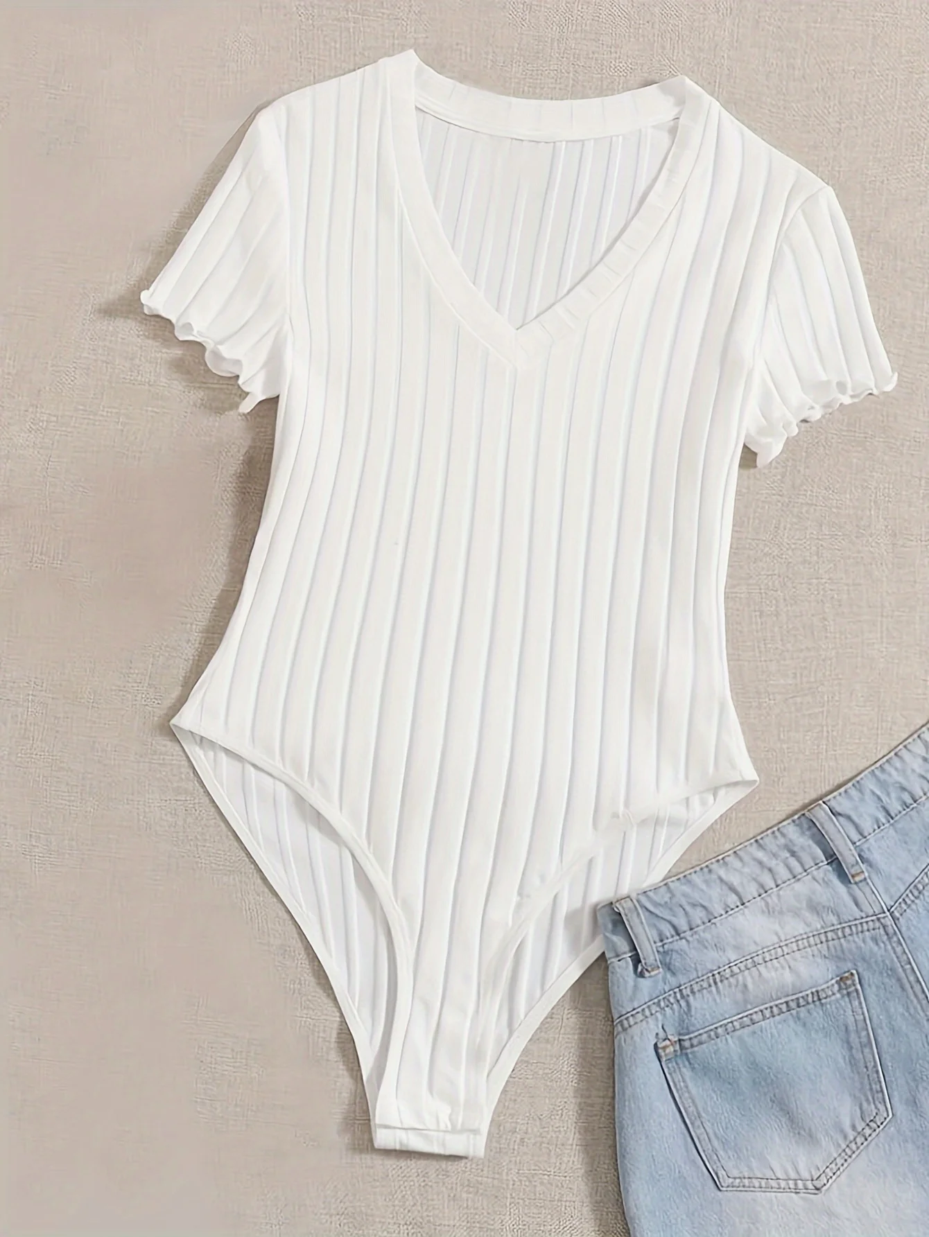 Neues kurzärmeliges, schmales T-Shirt mit V-Ausschnitt, sexy und vielseitiger, eng anliegender Jumpsuit. – Detail 8