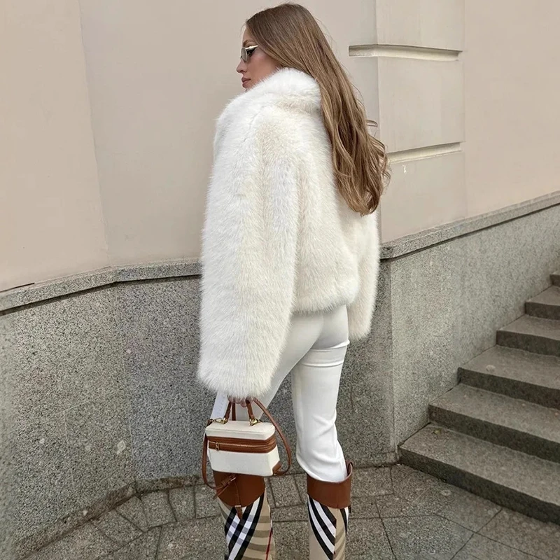 معطف تورنفا ريترو فاخر قصير من الفرو الصناعي للنساء مع طية صدر السترة موضة فروي سترة شتوية دافئة 2025 معطف نسائي جديد متين من الفرو الصناعي