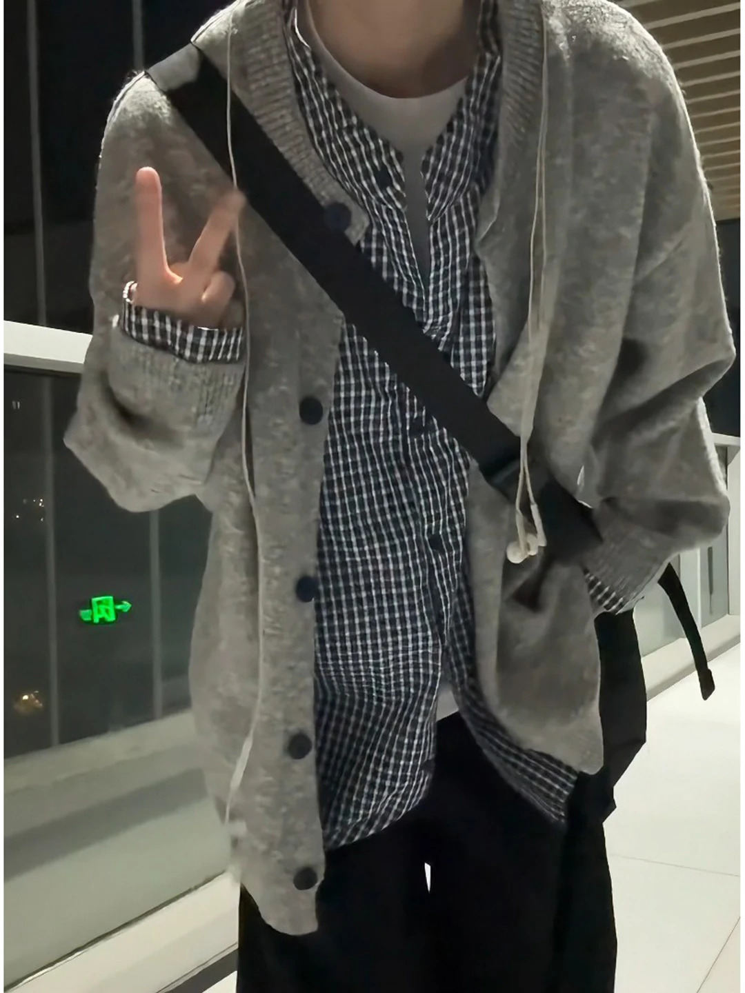 

Korean Sle Men's Knitted Jaet Fake Two-Piece Patchwork Spring Autumn Casual Long Sve irt Polyester Fiber Cleanfit