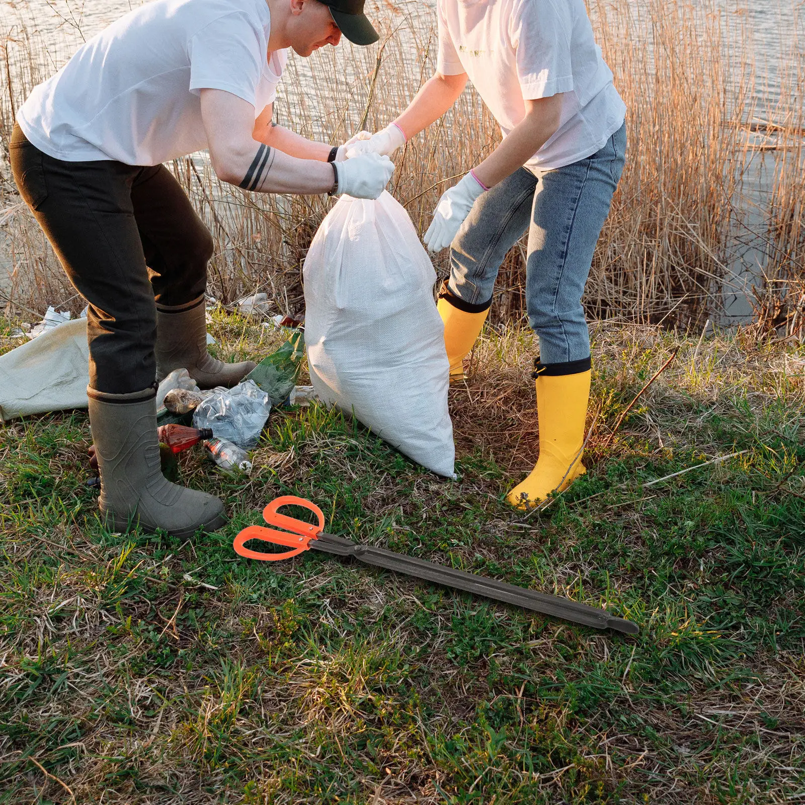 Long Trash Picker Grabber Tool Sturdy Plastic Metal Garbage Clamp Ergonomic Handle Design Non Slip Grip for Home Garden