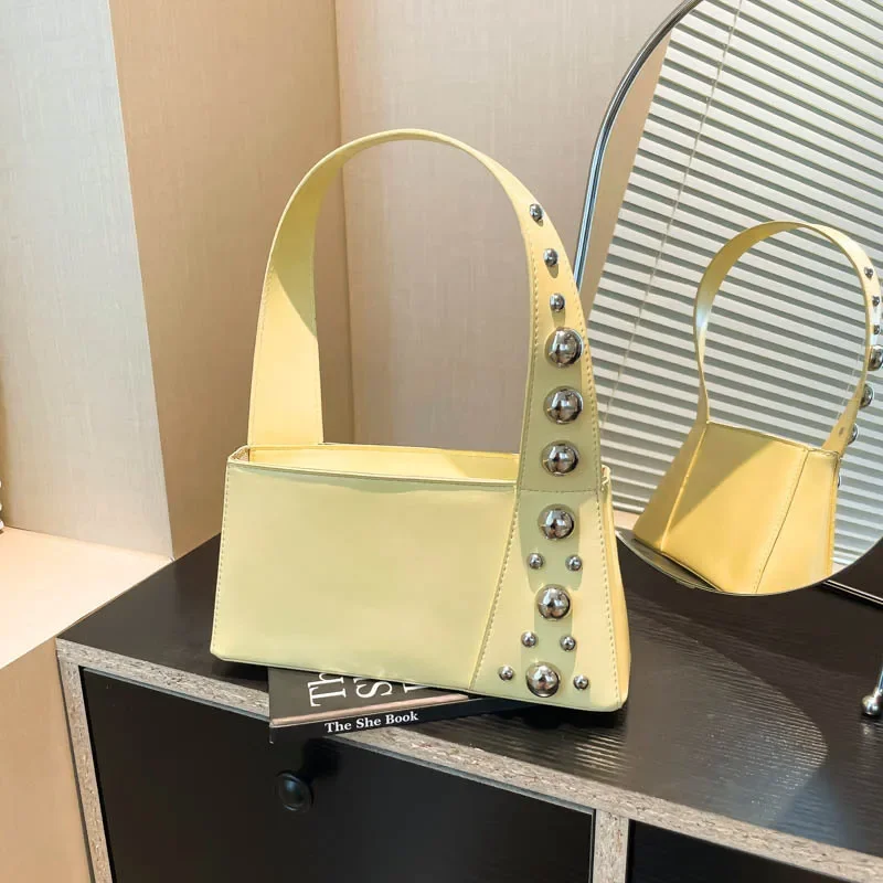 

2025 Summer Women's Niche Retro Cool Rivet Handbag - Trendy Niche Design Versatile Commuter Shoulder Small Square Bag