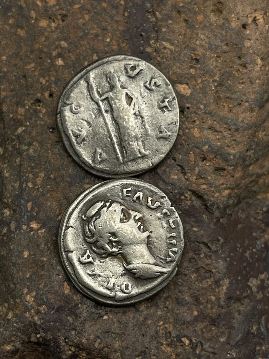 grande-moneta-fustina-con-ritratto-della-regina-dell'impero-romano-ciondolo-in-argento-puro-con-piccola-moneta-romana-incorporata-gioielli-di-moda