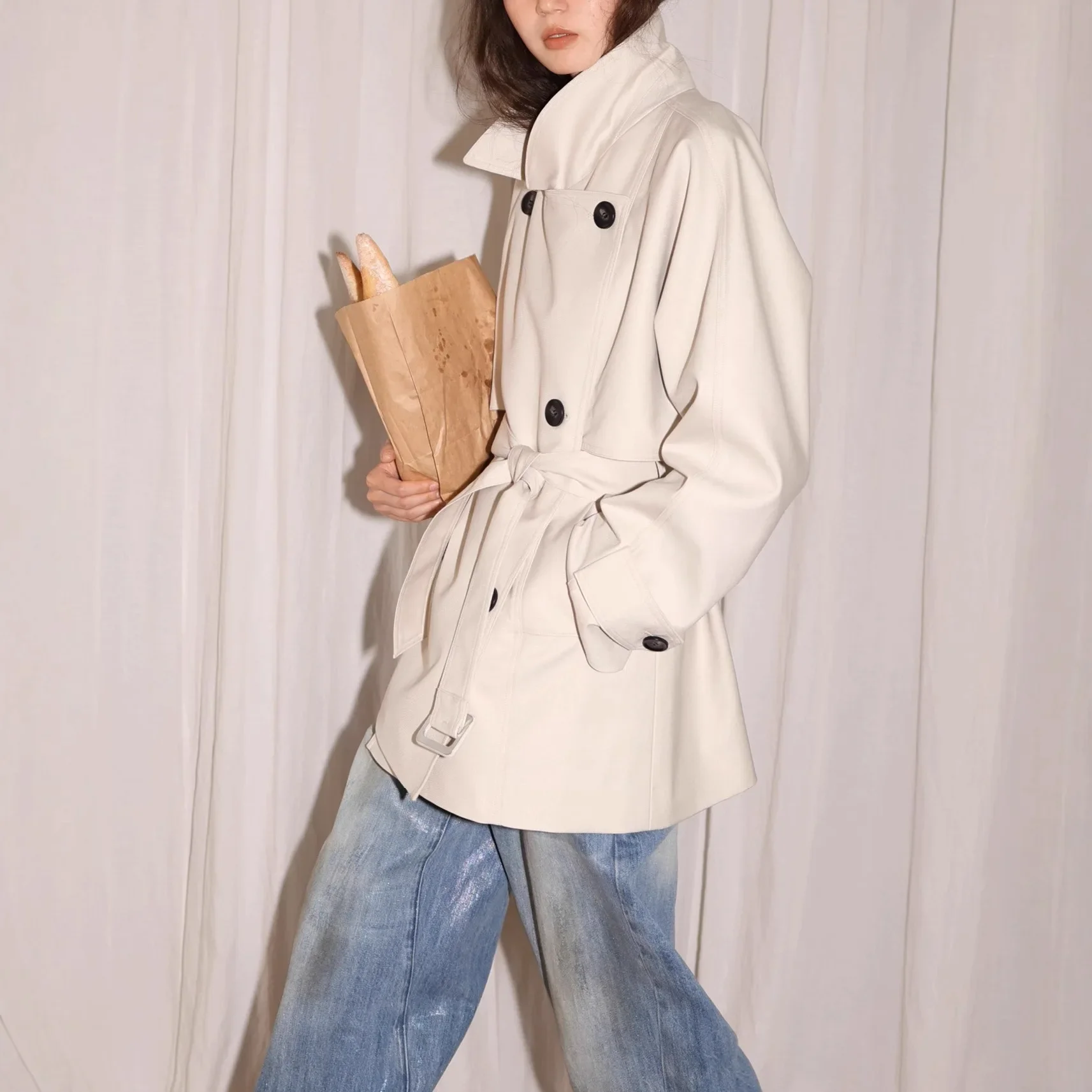 

2025 Autumn and Winter Diagonal Three-dimensional Silhouette Lapel Short Trench Coat for Women