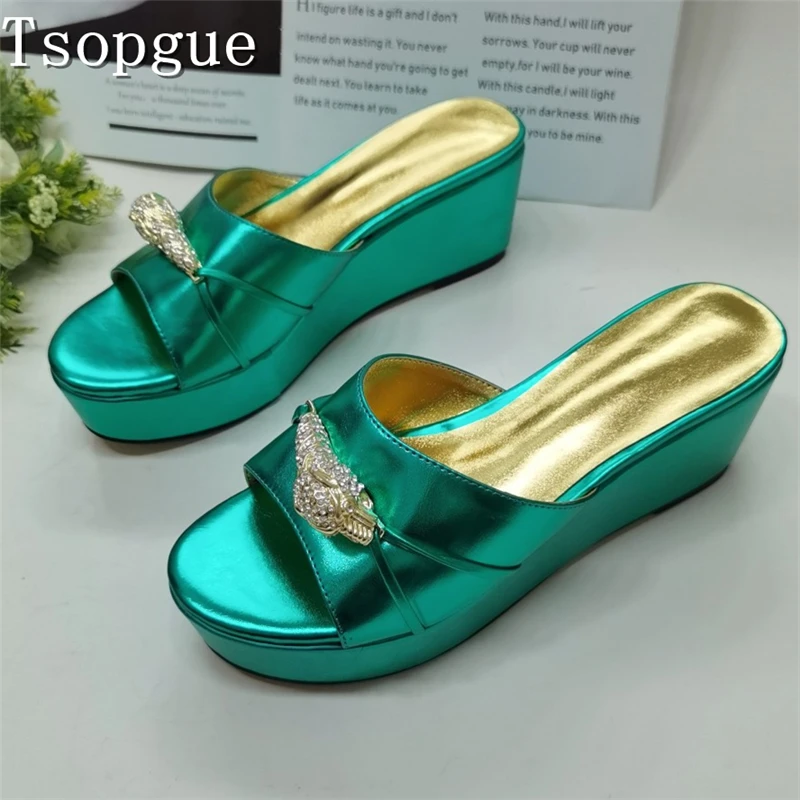 

Sparkly Rhinestone Decor Metallic Green Wedge Slippers Women Open Toe Platform Slide Sandals Fashion Summer Vacation Beach Shoes