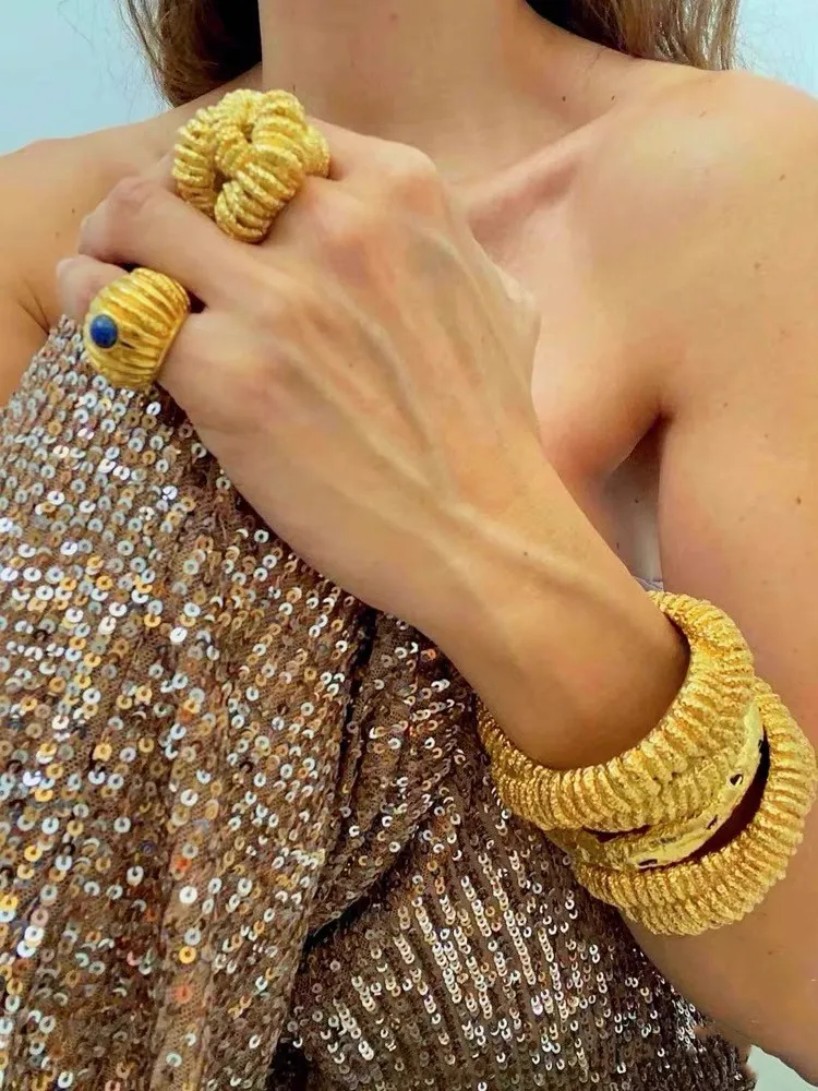 Vintage Lava Grueso Abierto Exagerado Pulsera de Oro para Mujer Anillo Pendientes Chapados en Oro de 18K Pulsera Joyería Exquisita Resistente al Agua