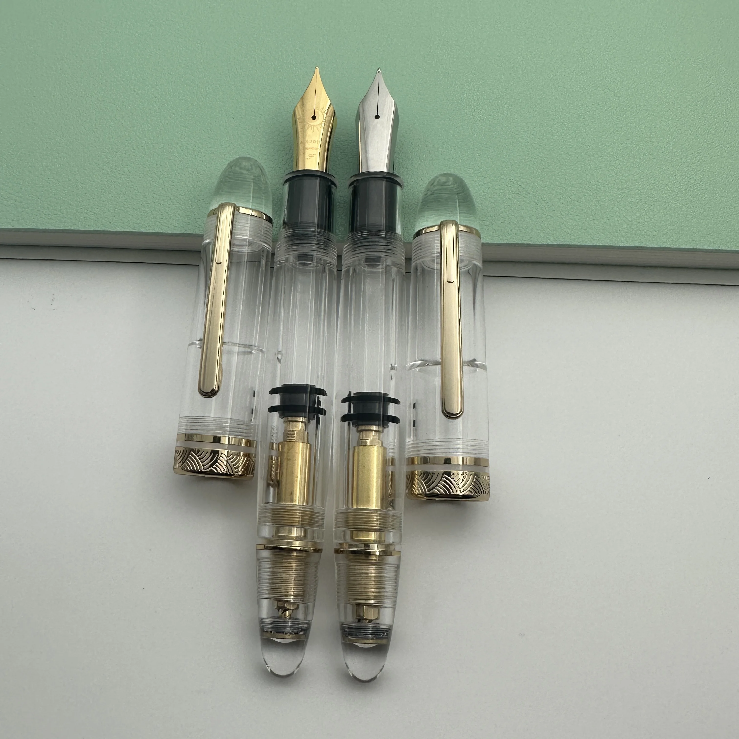 

Большая наконечник MAJOHN P140 BOCK NO.8 F/M, акриловый поршень, прозрачная авторучка, корму из эбонита, большая емкость, чернила для письма, роскошная ручка