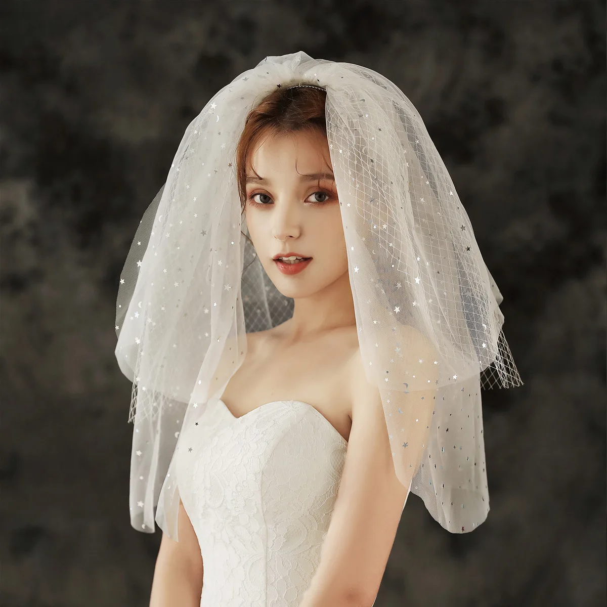 2-Tier Starry Star Sequin Wedding Veil with Comb Short Tulle Bridal Veil for Bachelorette Party/Bridal Shower Wedding Photoshoot