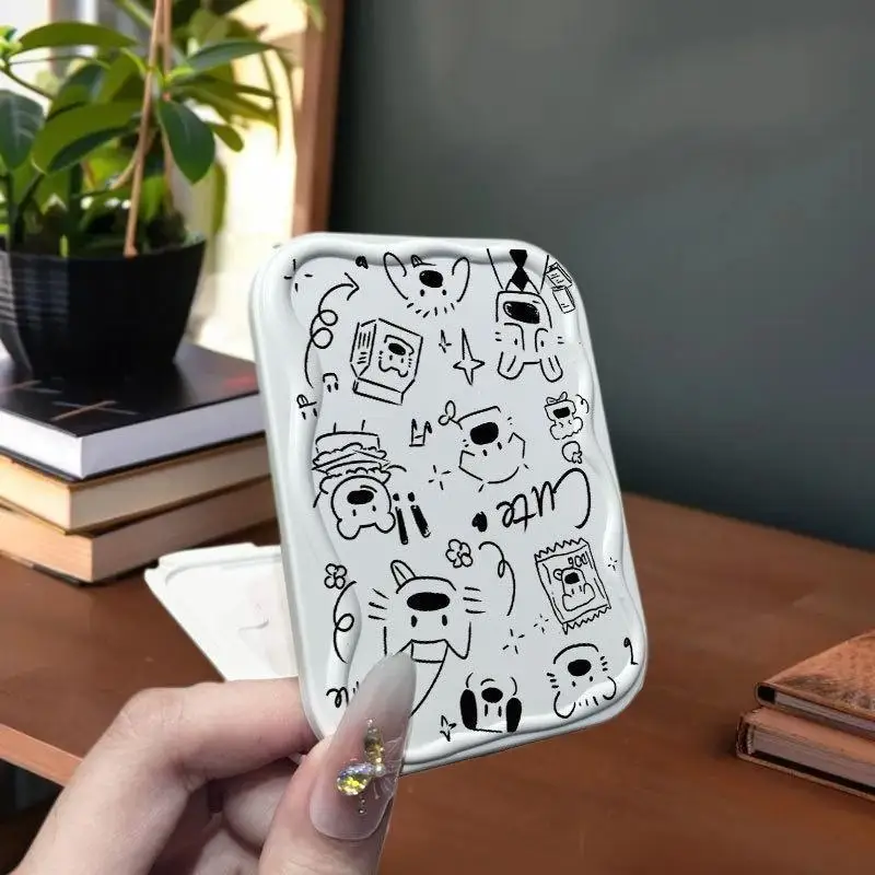 シックな子犬の手鏡と櫛のセット。休日や誕生日に最適な美容アクセサリーギフト。