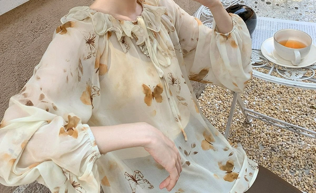 

2026 Temperament Design Sense Lace Strap Shirt Women's New Floral Shirt Long Sleeve Top