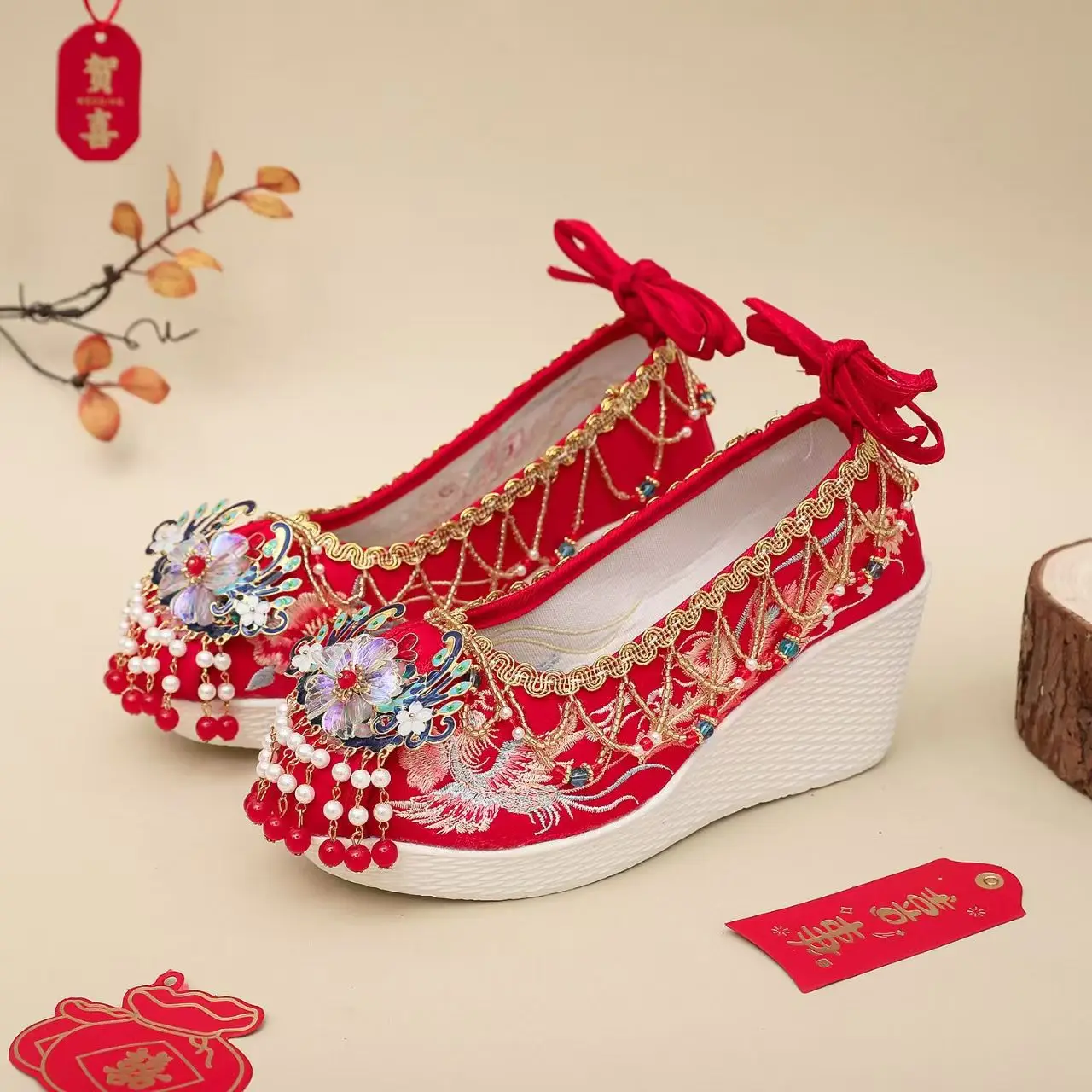 Woman's New Ethnic Style Platform Wedges Red Embroidered Shoe Soft Sole Round Toe Styappy String Bead Hanfu Shoe Wedding Shoe