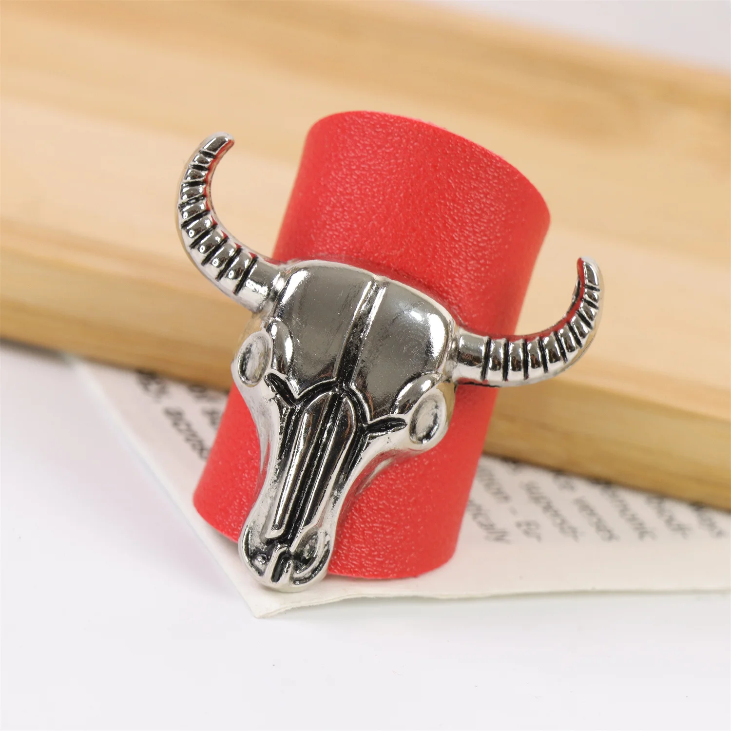 Renaissance-Wikinger-Accessoire, mittelalterliche keltische Stierhorn-Krawattenschleife, Halloween-Kostüm-Accessoire – Detail 10