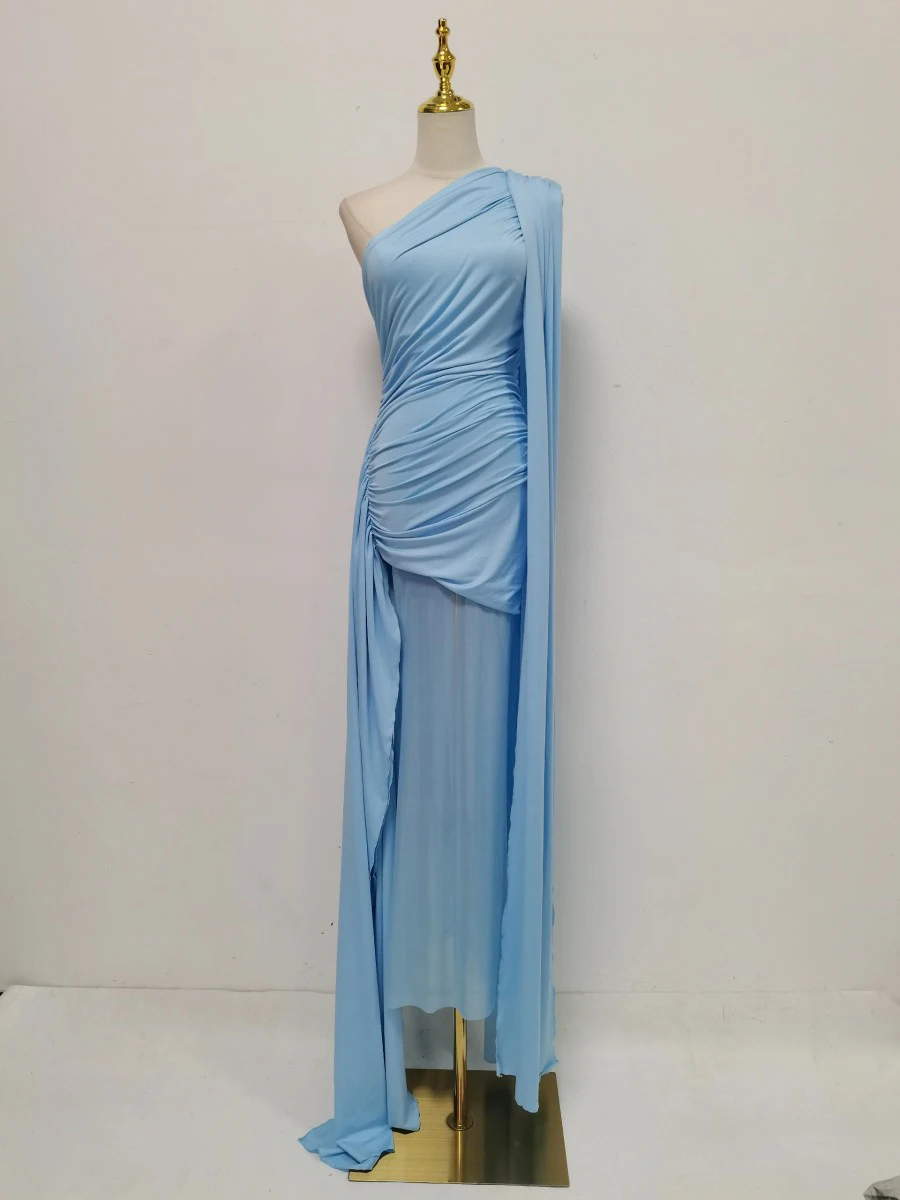 VGH Luxe blauwe diagonale kraag pure mesh maxi-jurk voor dames met één schouder cape-mouwen en gerimpelde taille voor een dinerfeest