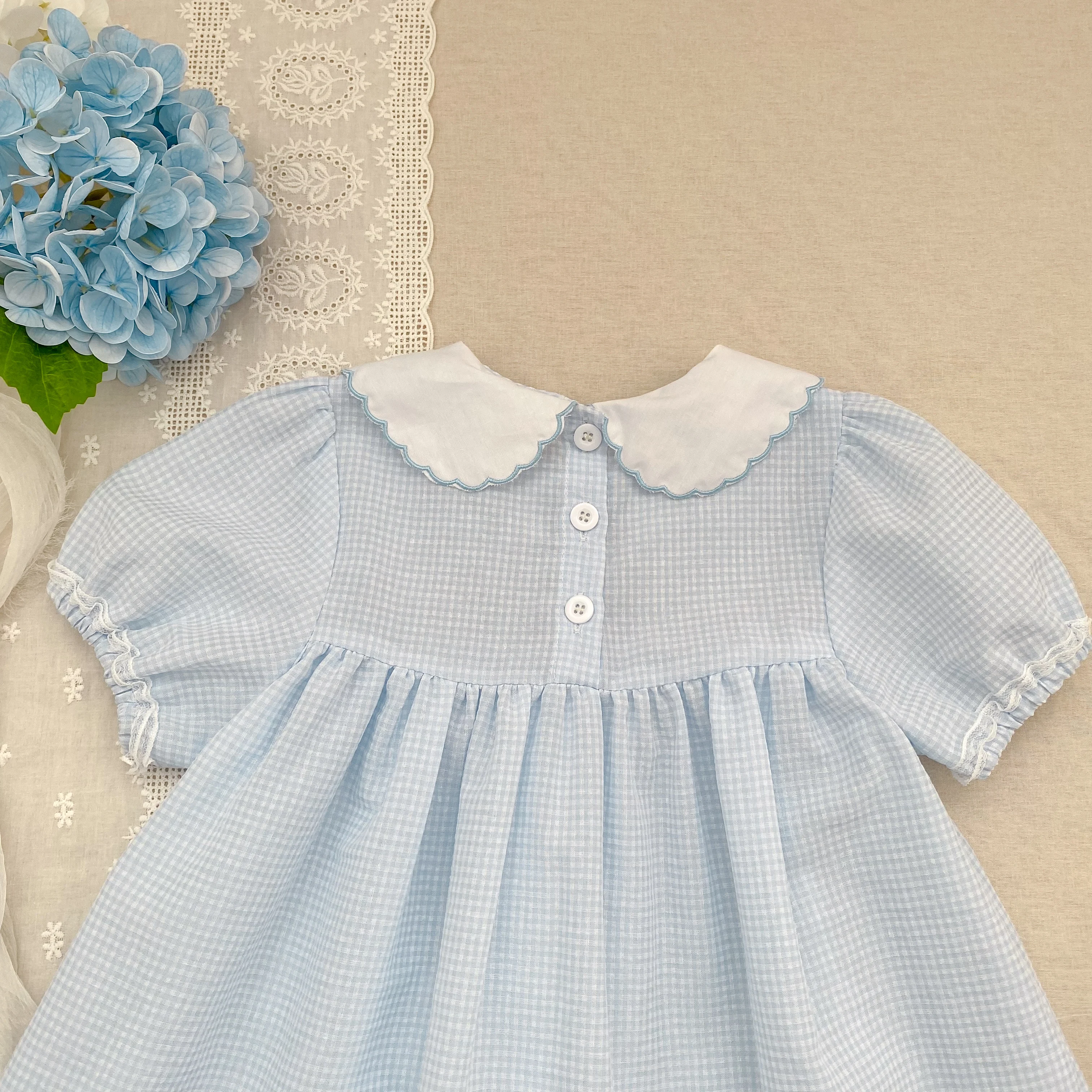 2026 Neues Sommerkleid für 2-6 Jahre, Kurzarm, Blumenmuster, Koreanische Version, Süßes Karokleid mit Besticktem Kragen für Mädchen – Detail 8