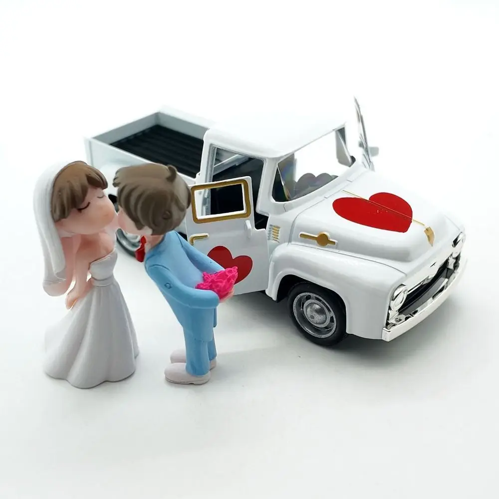 Avec Couple poupée saint valentin camion décor Statue jouet sensoriel Mini voiture ornement Sculpture Figurines métal voiture Miniature modèle