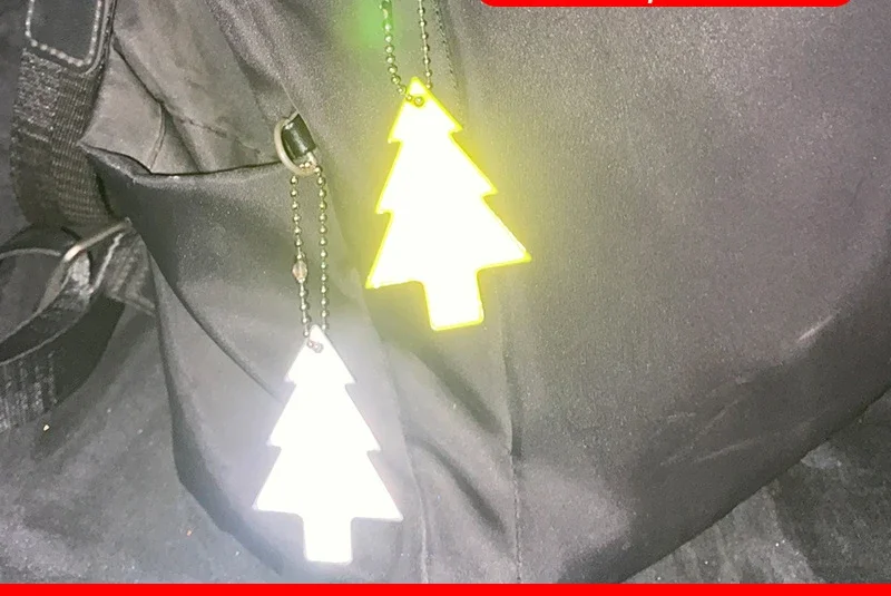 2pcs/6.5cm x 4.5cm New PVC Christmas Tree Reflective Keychain Holiday Theme Night Traffic Safety Reflective Practical Souvenir