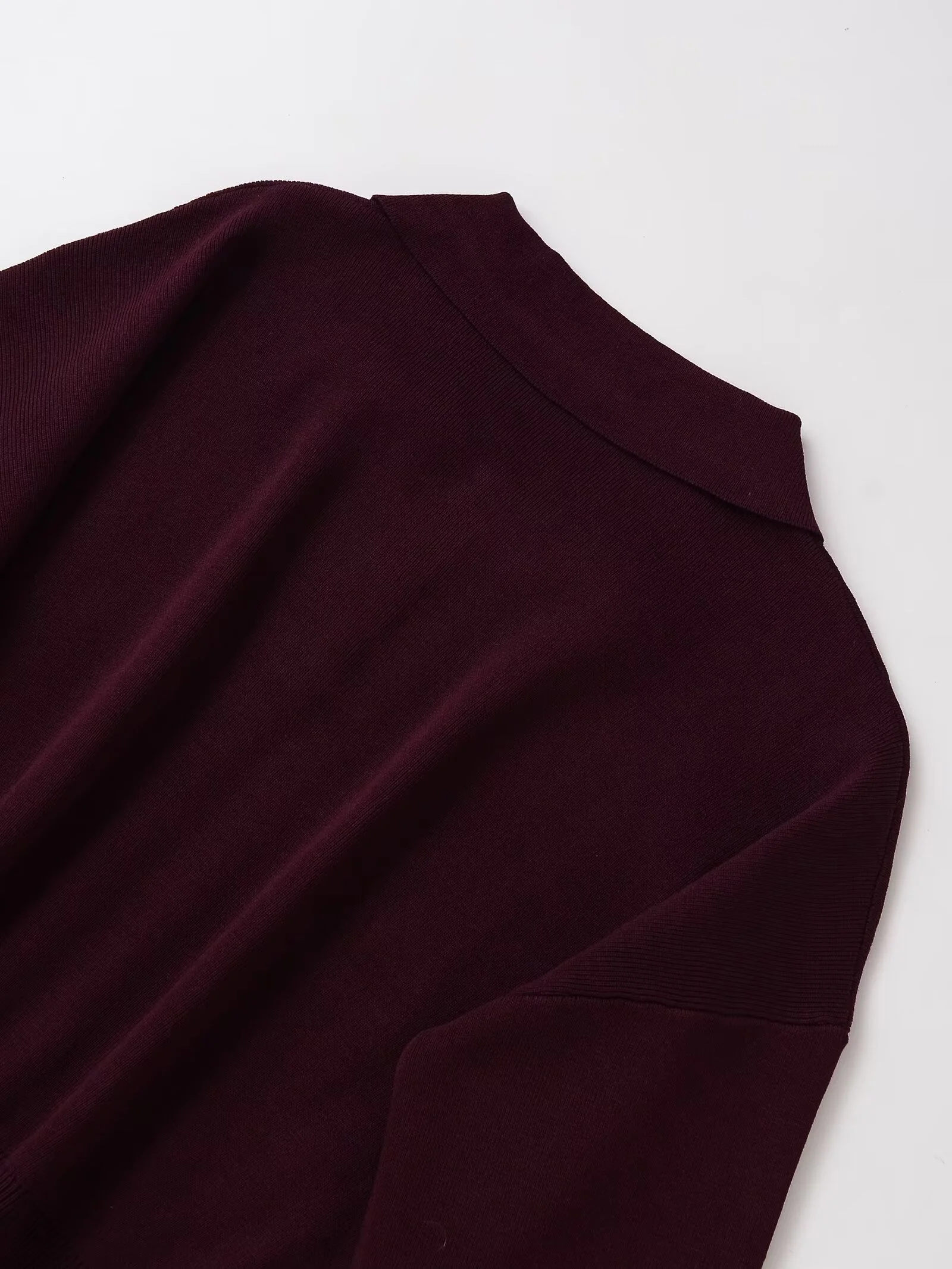 เสื้อฮู้ดดี้ตกแต่งลาย POLO แบบถัก รุ่นใหม่ ฤดูใบไม้ร่วง 2025 เสื้อผ้าผู้หญิงลำลอง แฟชั่นเรียบง่าย สวมใส่สบาย มีกระเป๋าอเนกประสงค์