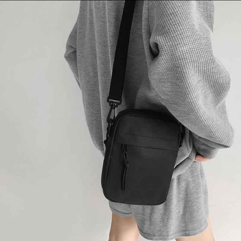 Neutral Men's and Women's Bags with Solid Color and No Patterns Are Suitable for Travel, Outings and Photo-Taking.