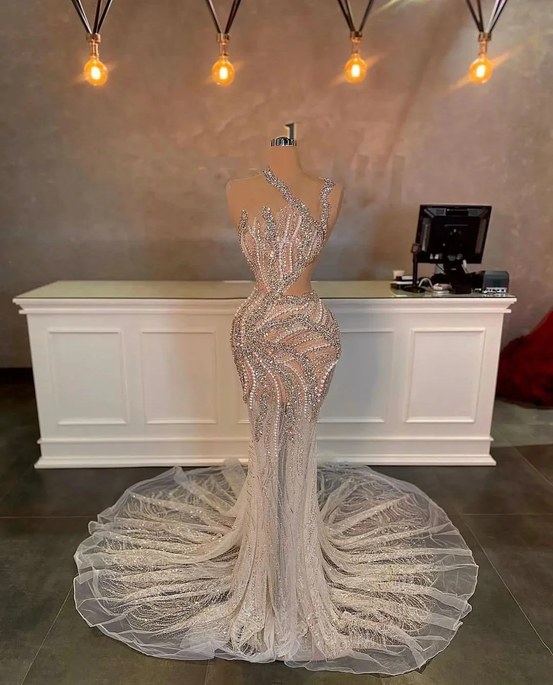 Glamorous Wedding Dresses Crystal Pearls Beading Bride Gown See Through Bridal Dress Illusion Custom Made Vestidos De Novia