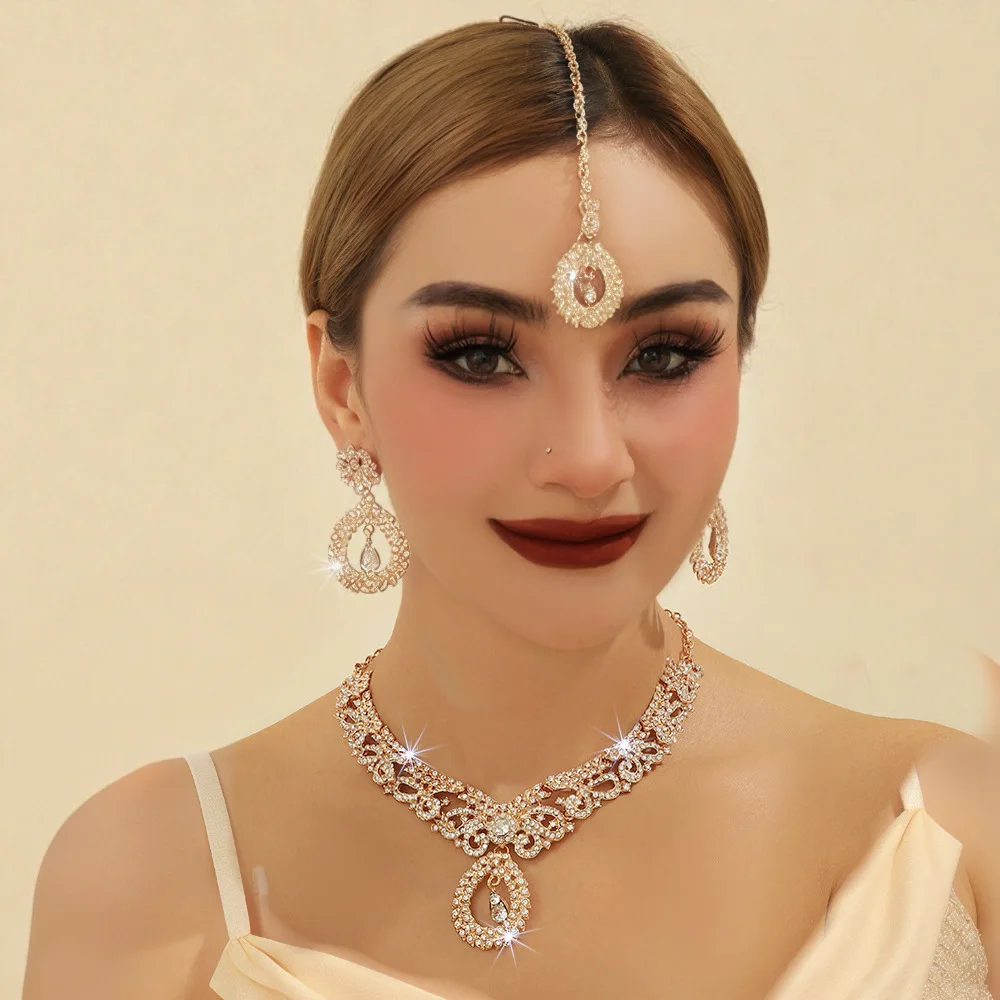 Luxury Crystal Maang Tikka and Necklace Set Bridal Ethnic Jewelry Elegant Forehead Piece for Special Events Classic Design