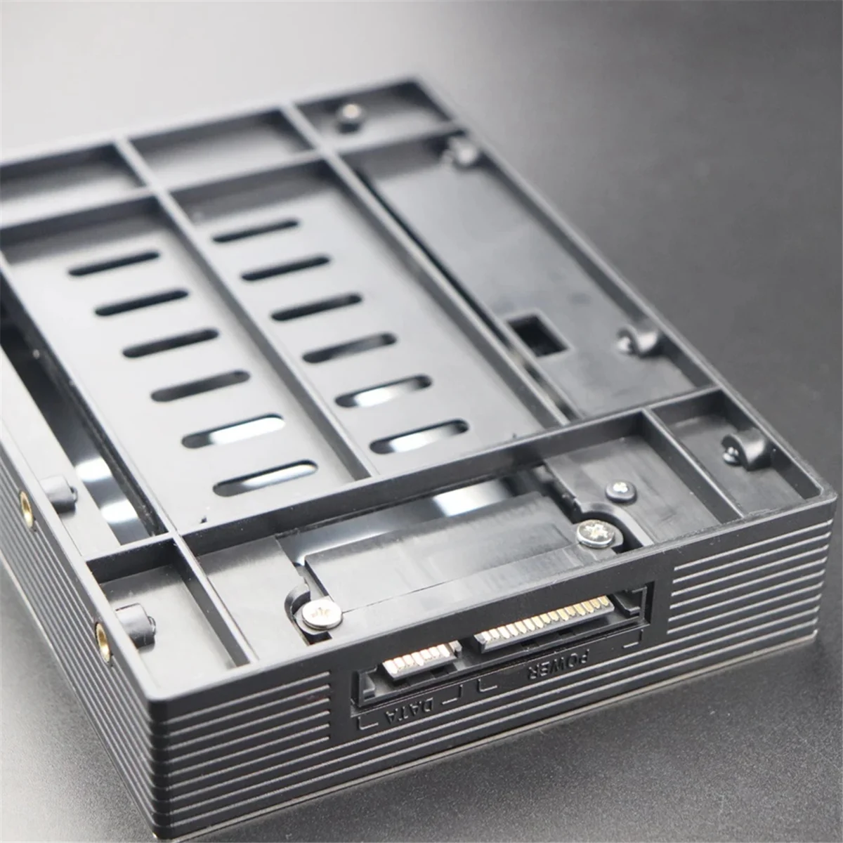 2.5 Inch to 3.5 Inch Internal Floppy Bay SATA III 6Gbps Tray-LESS Mobile Rack for 2.5 Inch HDD SSD Hard Drive Backplane