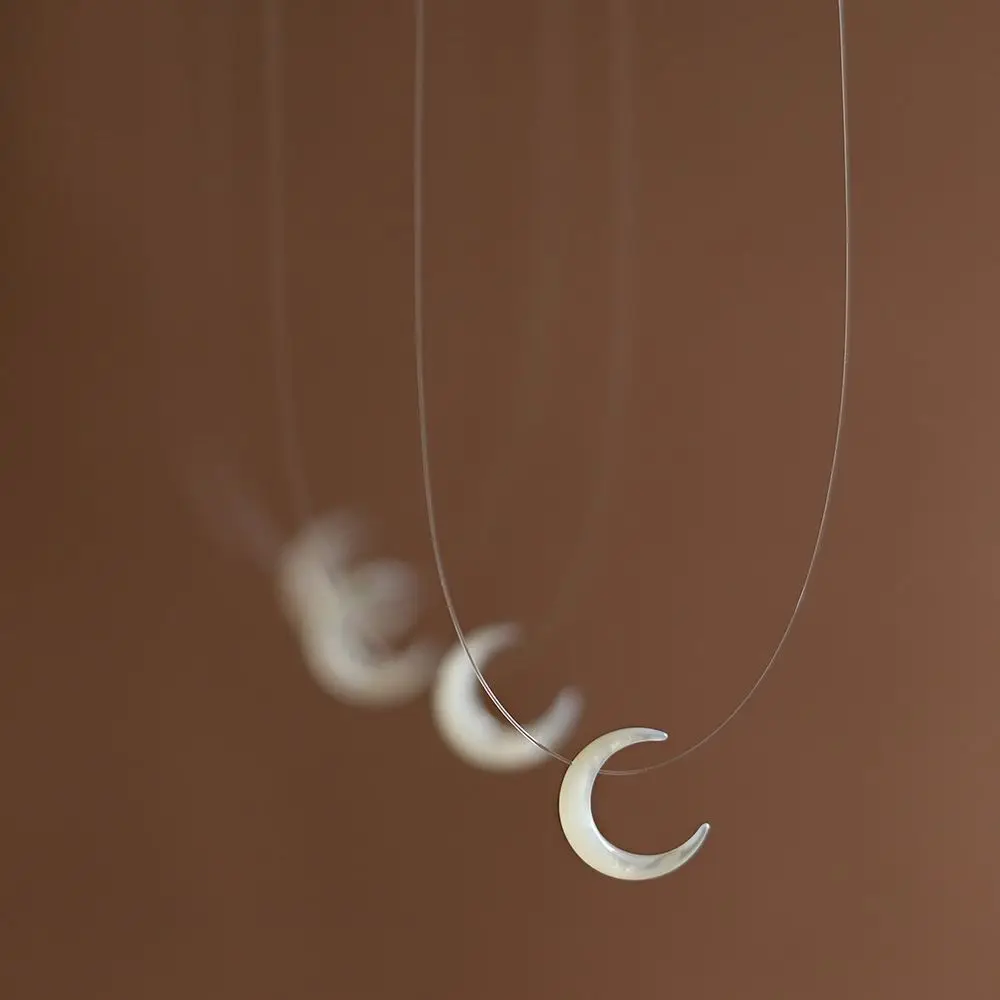 Natural Shell Crescent Moon Pendant Necklace Invisible Fishing Line Chic Design Necklace for Women Jewelry Accessories