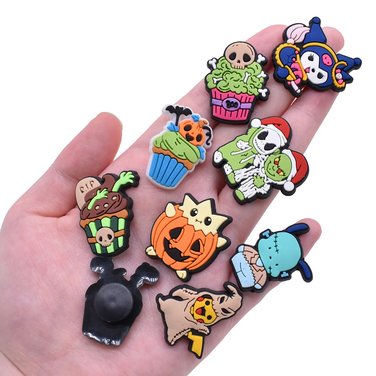 1 stücke halloween klassische cartoon serie schuh charms designer für schuh zubehör für klassische clog kinder geschenk heißer verkauf