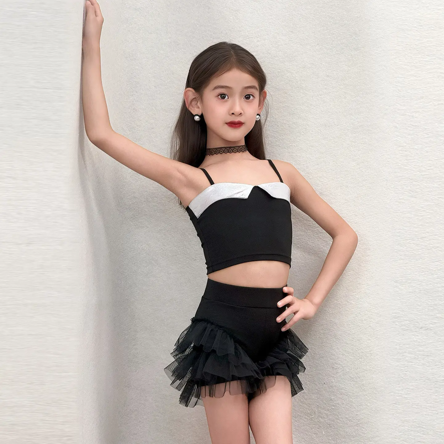 

Летний костюм для латиноамериканских танцев 2026: топ на бретелях, сетчатая юбка с разрезом, для ча-ча-ча и самбы, тренировочная одежда, сценический костюм DQL12695