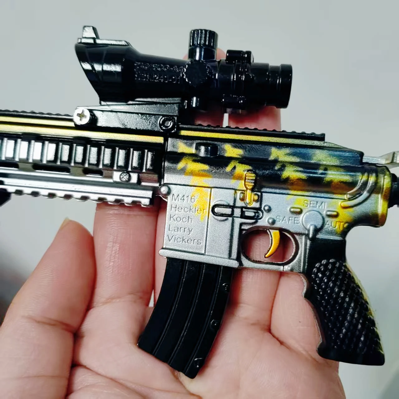 30CM M416 Model karabinu Alloy Mini Model pistoletu PUBG Broń Jedi Zabawka Pistolet Fidget Zabawka Ozdoba na biurko dla chłopca Dorośli Prezent świąteczny