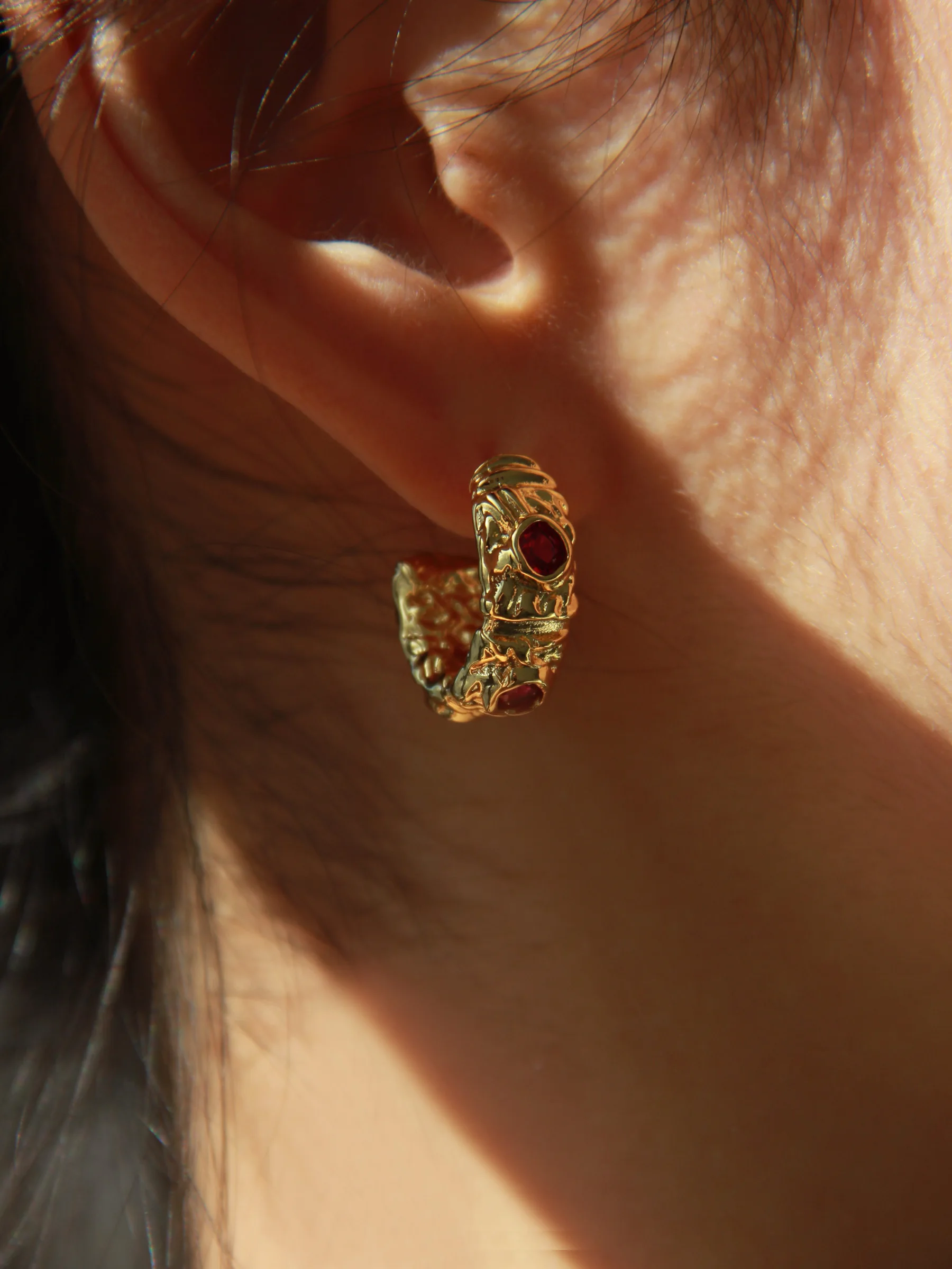 Brass With 18K Vintage Rhinestoned Stud Earrings Women Jewelry Punk Party T Show Gown Runway Trendy  Korean Japan Israel INS