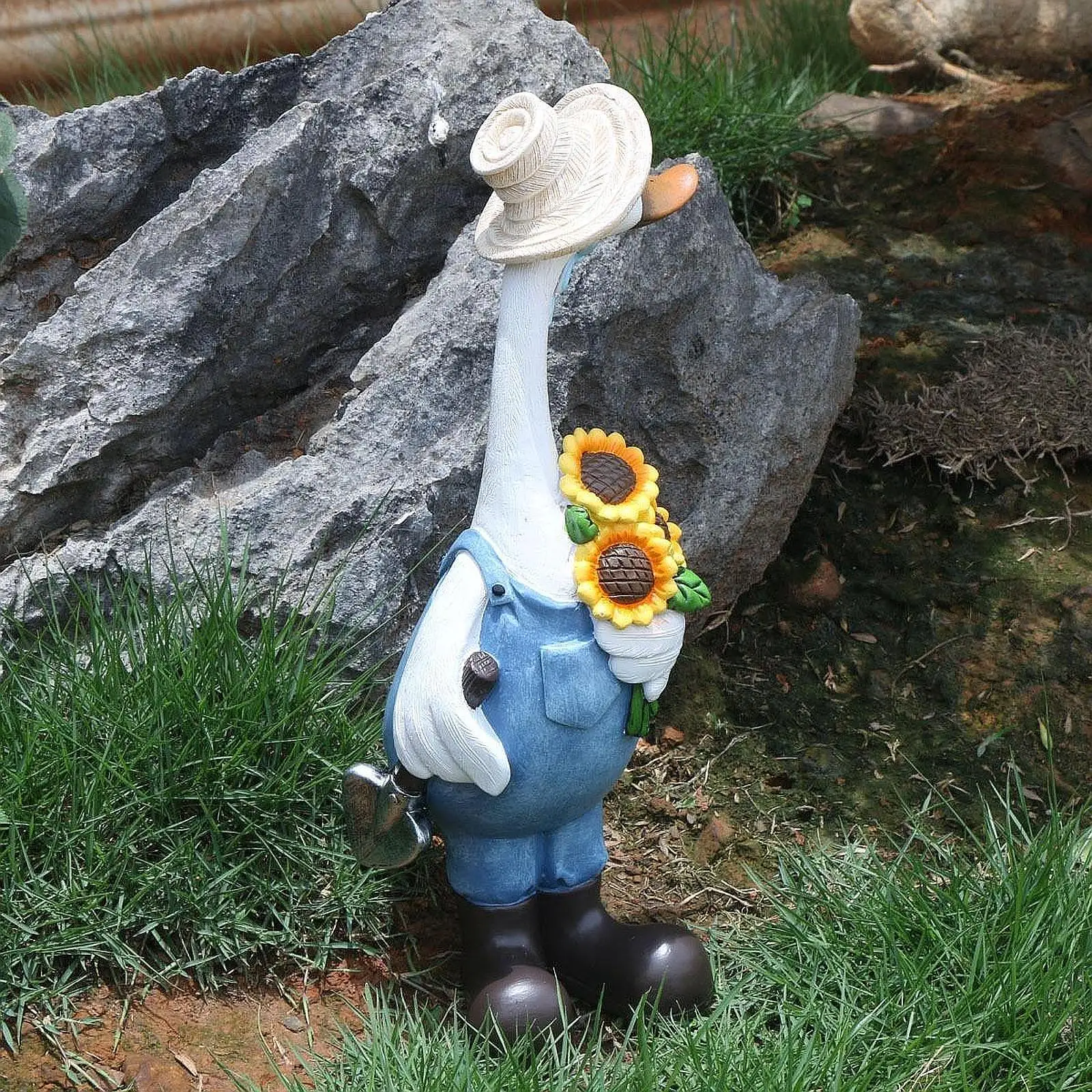 Garden Duck Statue Decorative Resin Bird Creative Animal Sculpture for Patio and Outdoor Garden Decor