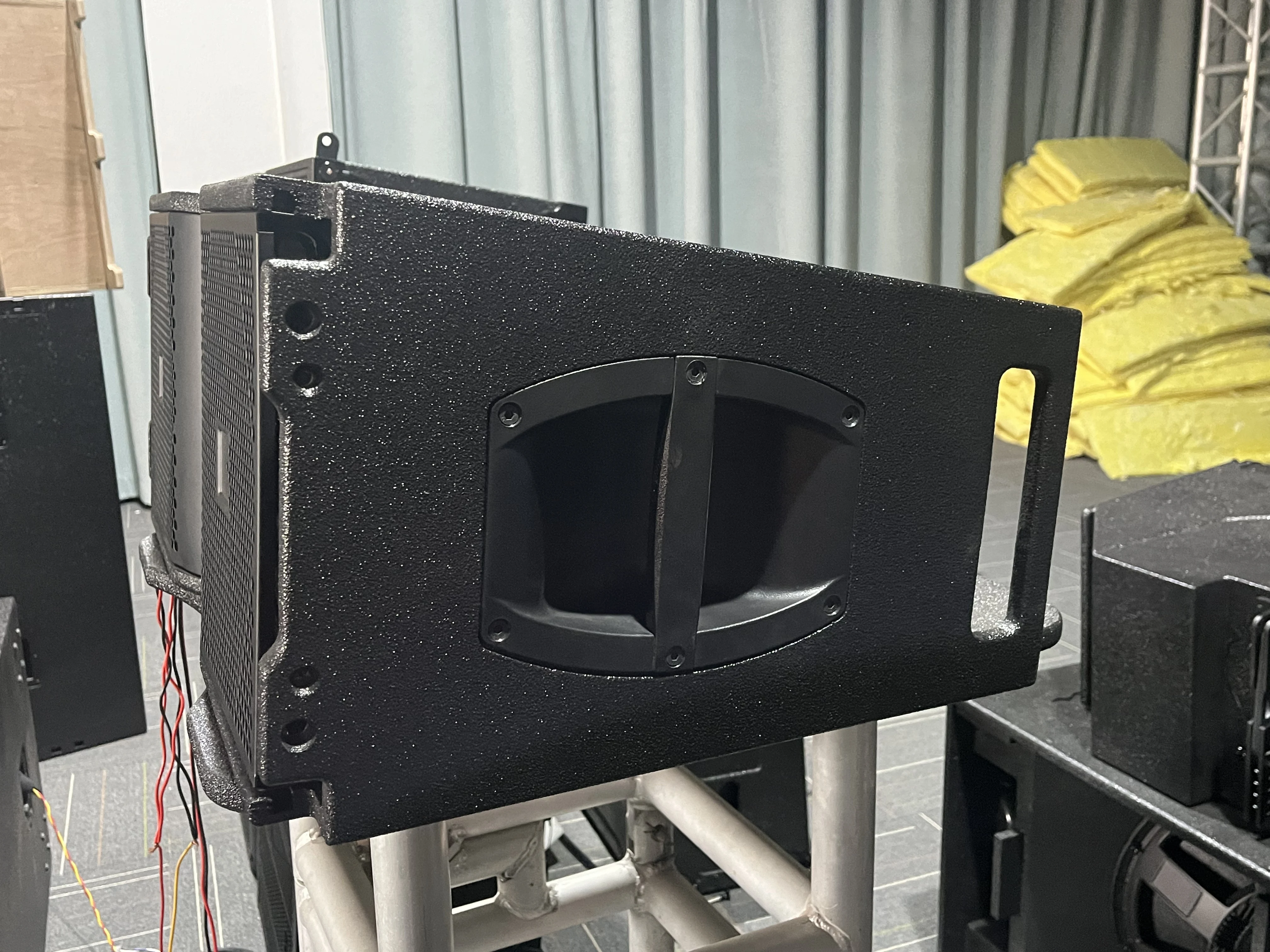 Double 10 Inch Rubidium Magnetic Linear Array Speaker For Professional Stage Audio