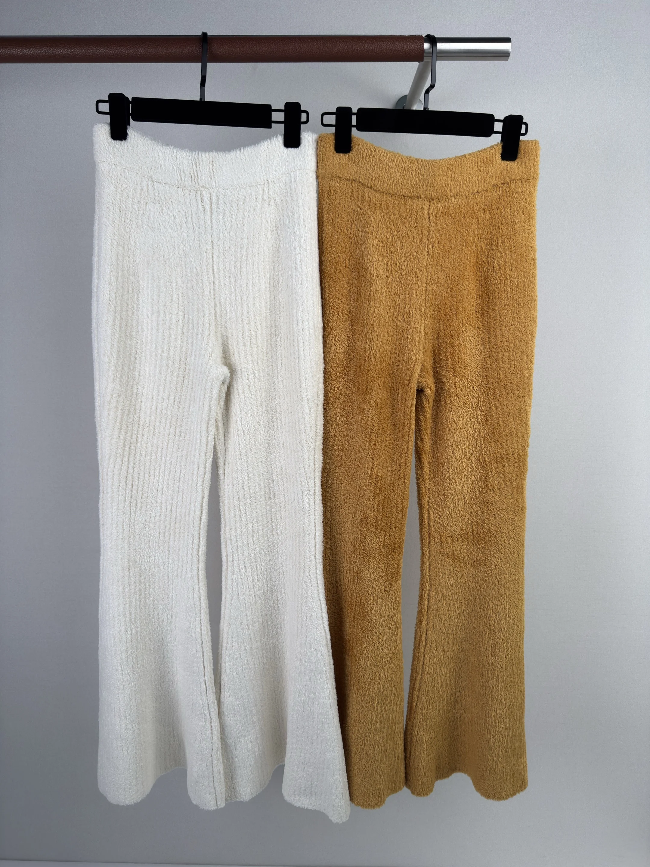 2026Autumn/Winter Women's High-Waisted Knit Flared Trousers